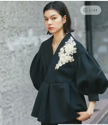 플라워 자수 장식 블랙 상의