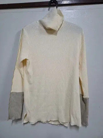 로제인 브리드 리브 니트 터틀넥 상의 아이보리/그레이