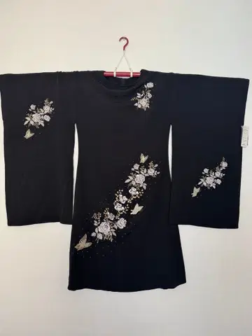 블랙 꽃과 나비 자수 기모노풍 의류