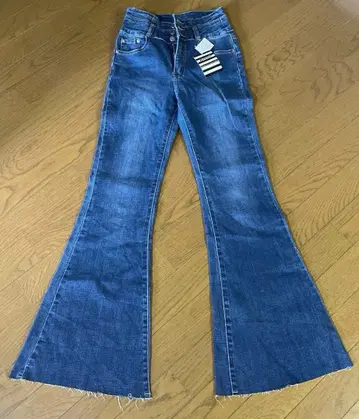 [ 미사용 새상품 ] 플레어 부츠컷 데님 팬츠 데님 블루 신축성 있음