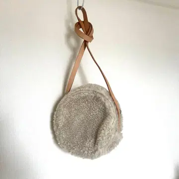 템베아 보아 숄더백