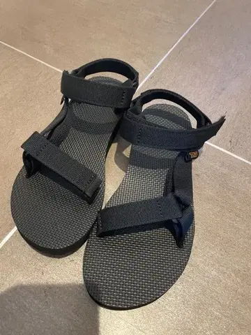 블랙 스포츠 샌들