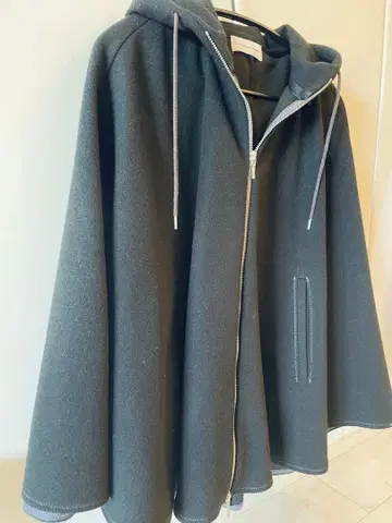 La boutique BonBon 네이비 후드 부착 판초 코트