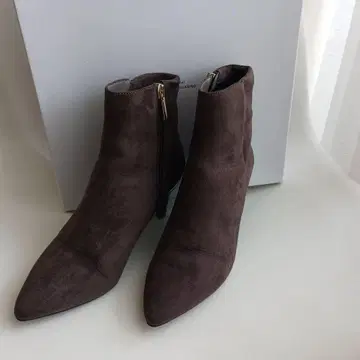 그린 라벨 릴랙싱 포인티드 숏부츠 7cm 힐 M