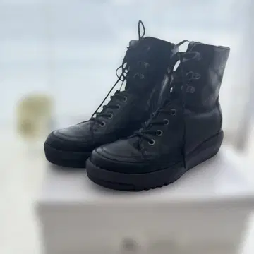 fitfit의 통굽 하이컷 부츠