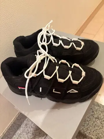 FILA 블랙 스니커즈