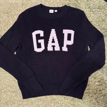 GAP 블랙 로고 긴팔 니트 스웨터