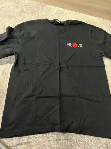 요코하마 디자인 블랙 T셔츠 모우료 토코노 타쿠