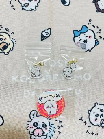 치이카와 치이카와 패러렐 월드!? 아크릴 참 홀로그램 캔뱃지