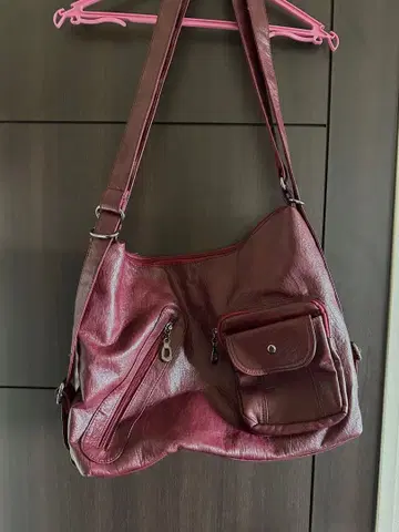 버건디 숄더백 지퍼 포켓 부착