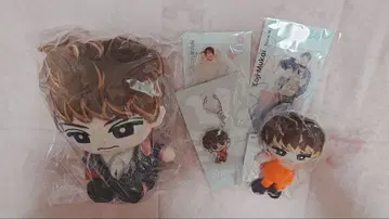 무카이 코지 아크릴 스탠드와 봉제 인형 세트