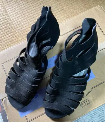 JIYUGAOKA hills avenue 블랙 스트랩 샌들