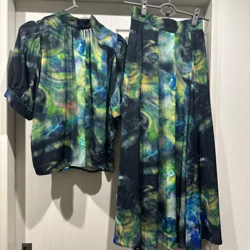 [ HARE ] 파랑과 그린의 추상 무늬 셋업