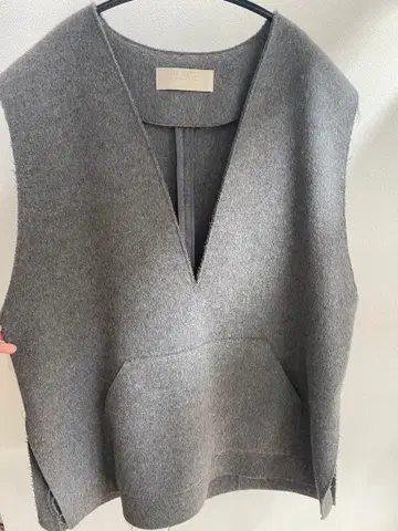 PLAGE 그레이 V넥 베스트