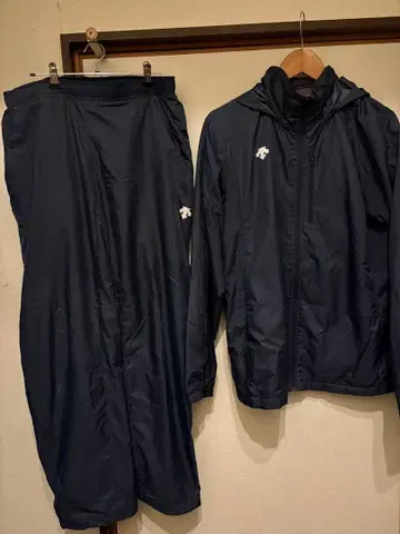 데상트 코즈믹 써모 상하의