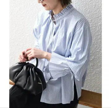 [ SHIPS ] 블루 화이트 스트라이프 프릴 리본넥 셔츠 블라우스