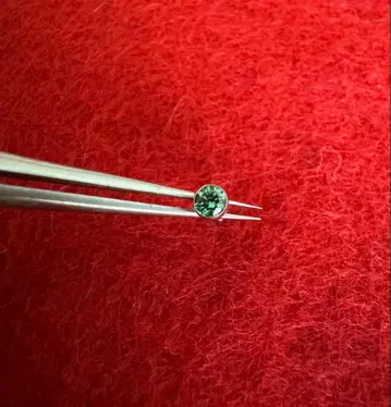 에메랄드 스터드 귀걸이 한쪽