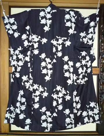 커다란 목련 꽃무늬가 화려한 워셔블 코몬