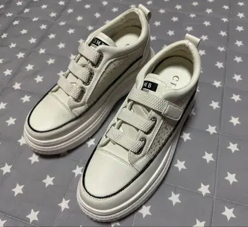 통굽 화이트 스니커즈