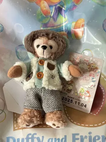 더피 시크릿 오브 스노우이 데이 인형 배지와 기사용 티켓