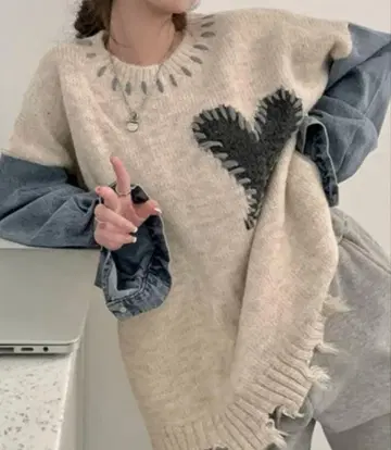 sibra 하트 모티브 니트 스웨터 베이지 핸드 스티치풍