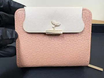 엠보싱 가공 핑크 접이식 지갑