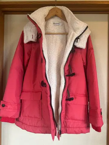 Milkfed 밀크 플리스 라이닝 후드 부착 레드 자켓