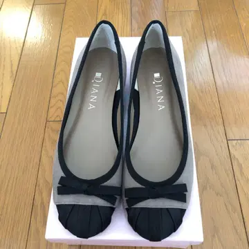 다이애나 로우힐 펌프스