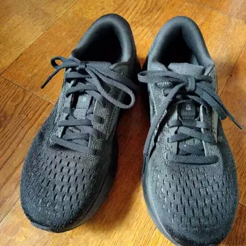 블랙 메쉬 러닝화 24cm 2E