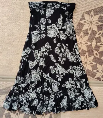 플라워 프린트 플레어 스커트 블랙