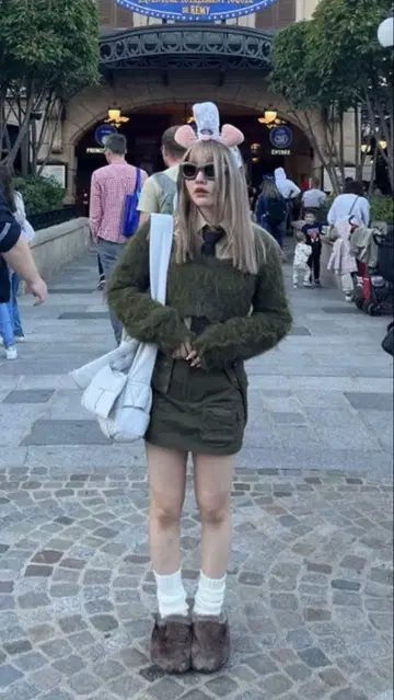 라일리 착용 BRUSHED OVER SHORT 니트 러그아젬