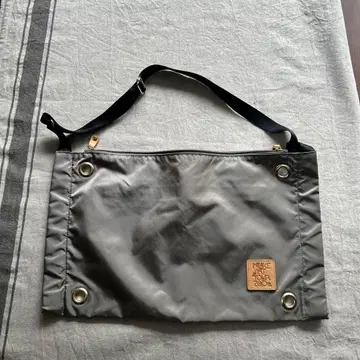 그레이 나일론 숄더백