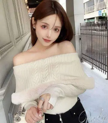 rady 퍼 오프숄더 니트 M 사이즈