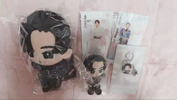 메구로 렌 아크릴 스탠드와 봉제 인형 세트