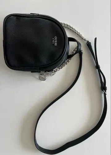 GUESS 블랙 숄더백