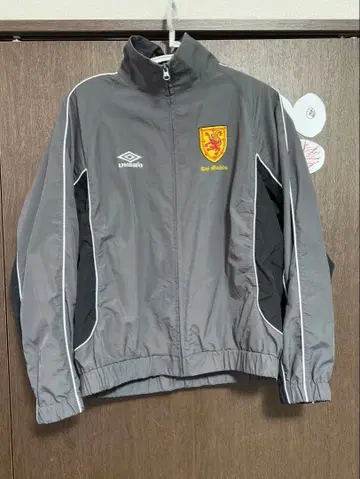 [엄브로] UMBRO 엄브로 x TOY MACHINE 나일론 재킷