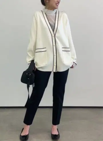 [ 새상품급 ] 플라스테 펄 버튼 V넥 가디건 오버 사이즈 워셔블