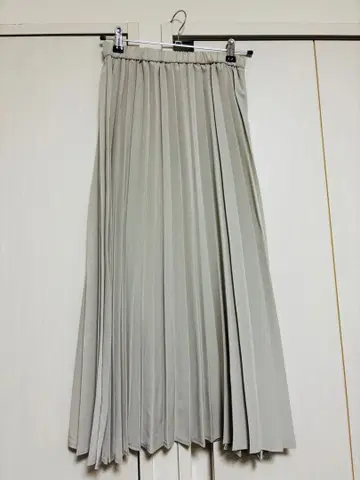 어반 리서치 도어스 플리츠 스커트