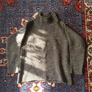 제임스 샬롯 터틀넥 스웨터