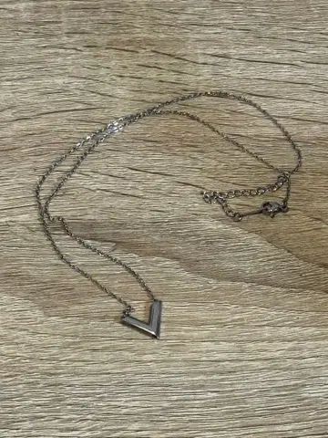 실버 V자형 펜던트 목걸이