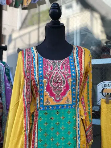 컬러풀 자수 롱 원피스와 팬츠 세트