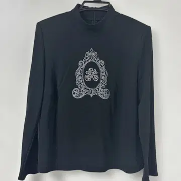 새상품급! 이탈리아 이타리야 11호 장식 프린트 블랙 하이넥 긴팔 상의