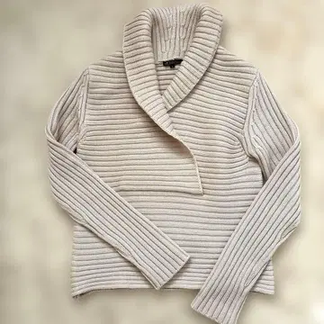 베이지 리브 숄카라 니트 스웨터