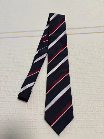 투모로우랜드 스트라이프 넥타이