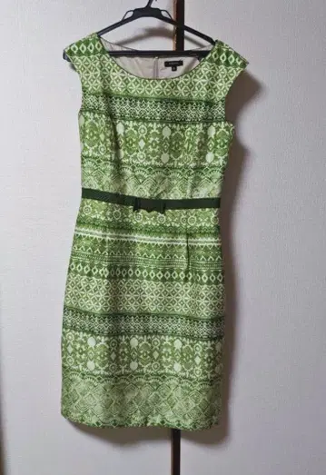 TOCCA 그린 패턴 슬리브리스 원피스 사이즈 0