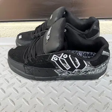 WORLD INDUSTRIES 스니커즈 블랙