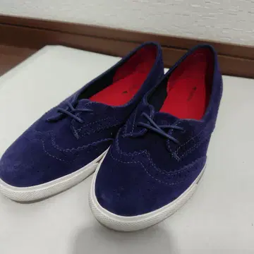 LACOSTE 네이비 스니커즈