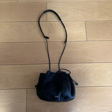 블랙 가죽 복조리형 숄더백