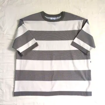 마이요 와이드 보더 하프 슬리브 T셔츠 그레이 x 실버