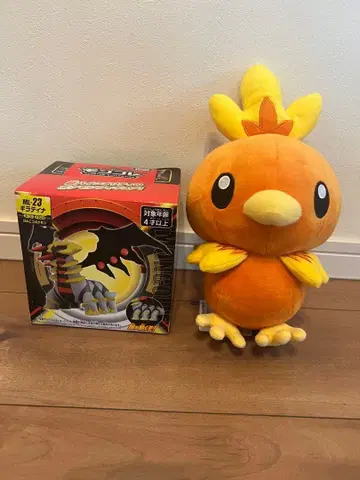 몬코레 ML-23 기라티나 포켓몬 피규어 & 아차모 봉제 인형